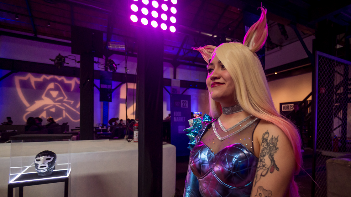 riot-games-worlds-2022-mexico-city-watch-party-fan-cosplay-kda