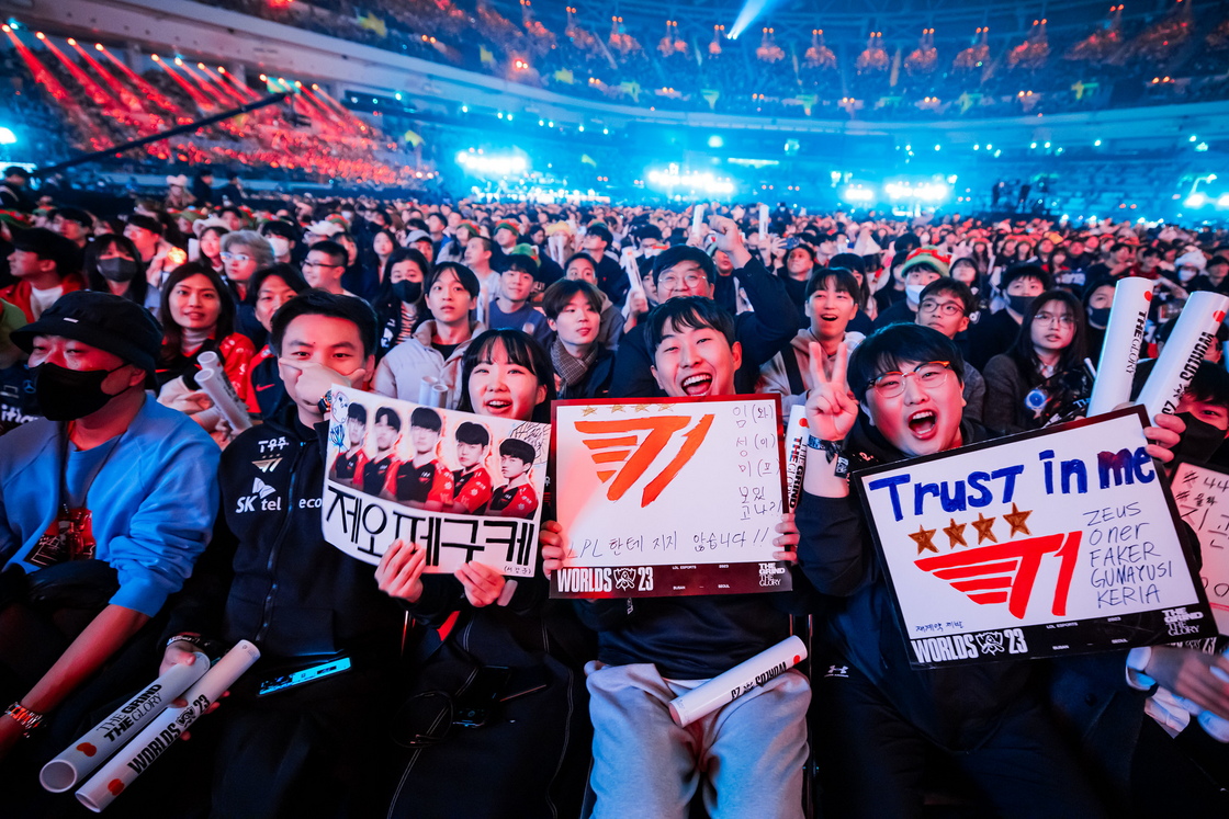 Fans at Worlds 2023 in Seoul, Korea